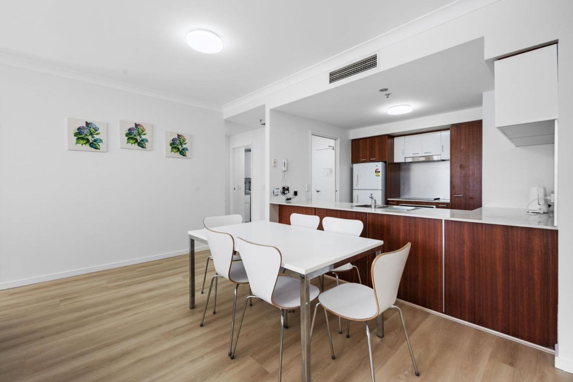 Chevron Renaissance - Private Apartment *
